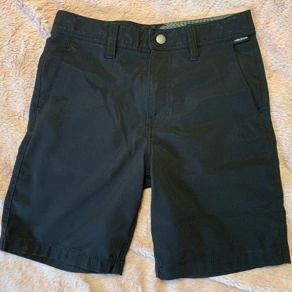Black Volcom Boy Surf and Turf Shorts sz 7